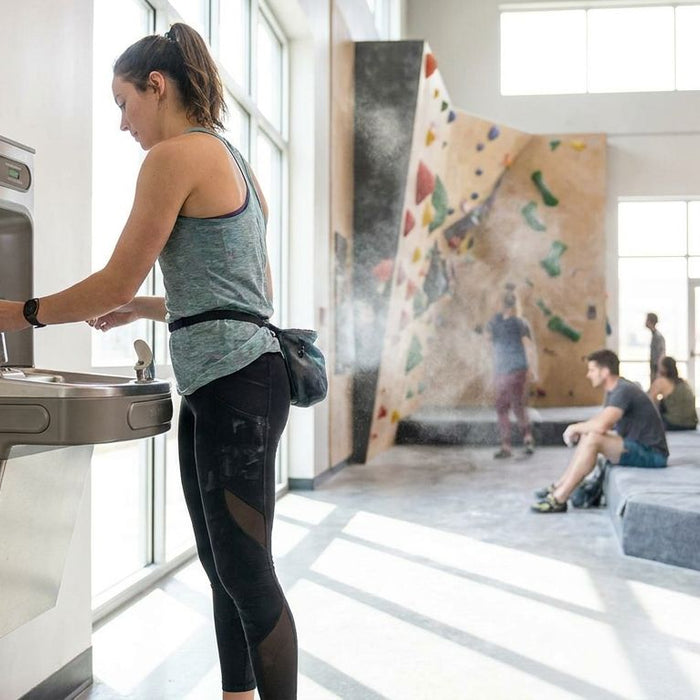 Drinking fountain for climbing gyms and bouldering centers