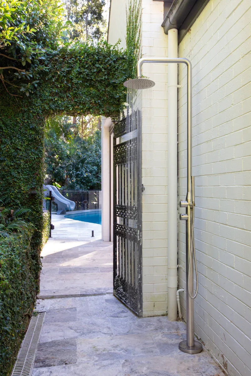 A Guide to Outdoor Rinse Stations - The Fountain Direct