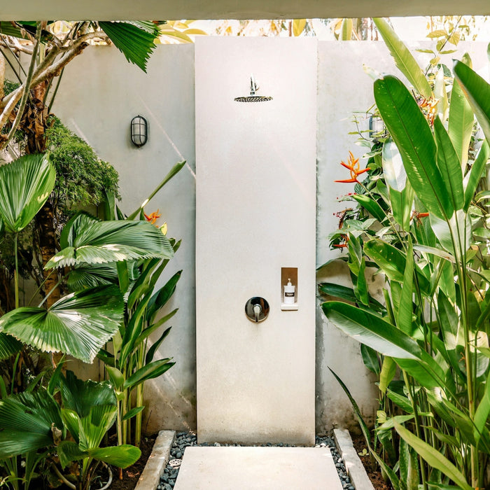 Wall-Mounted vs Freestanding Outdoor Showers: What Works Best For Your Facility? - The Fountain Direct 