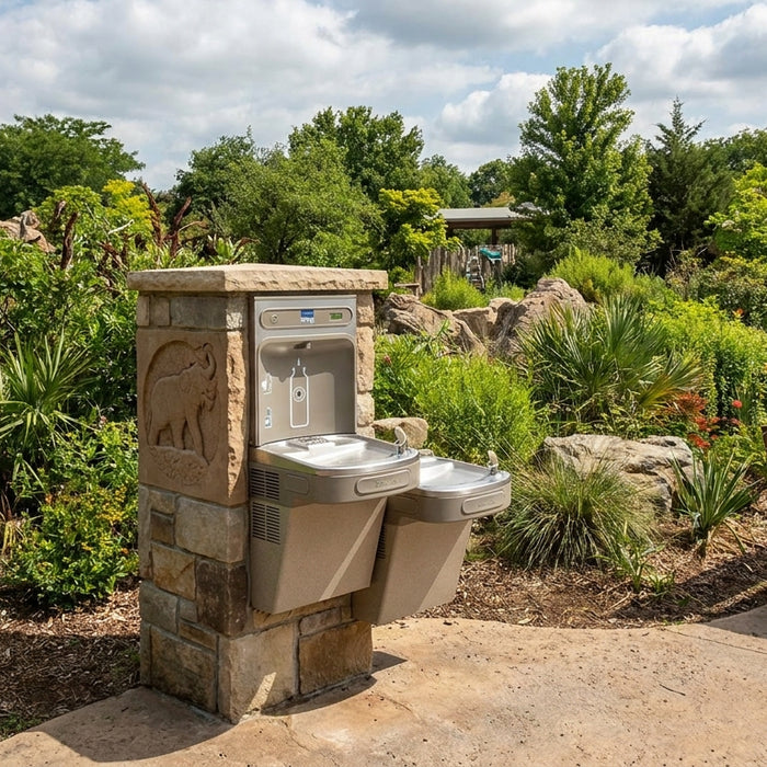 Outdoor drinking fountain for zoos and nature centers