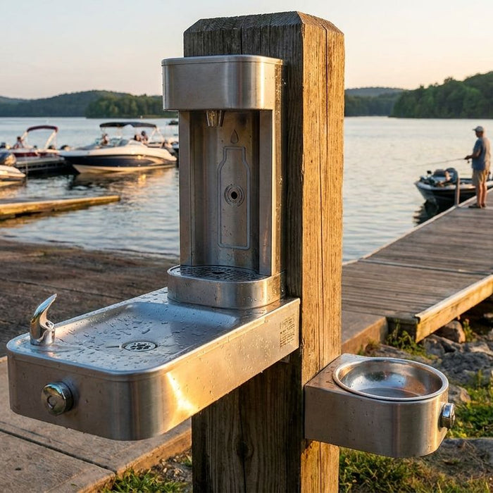 Outdoor drinking fountain for boat launches and fishing piers