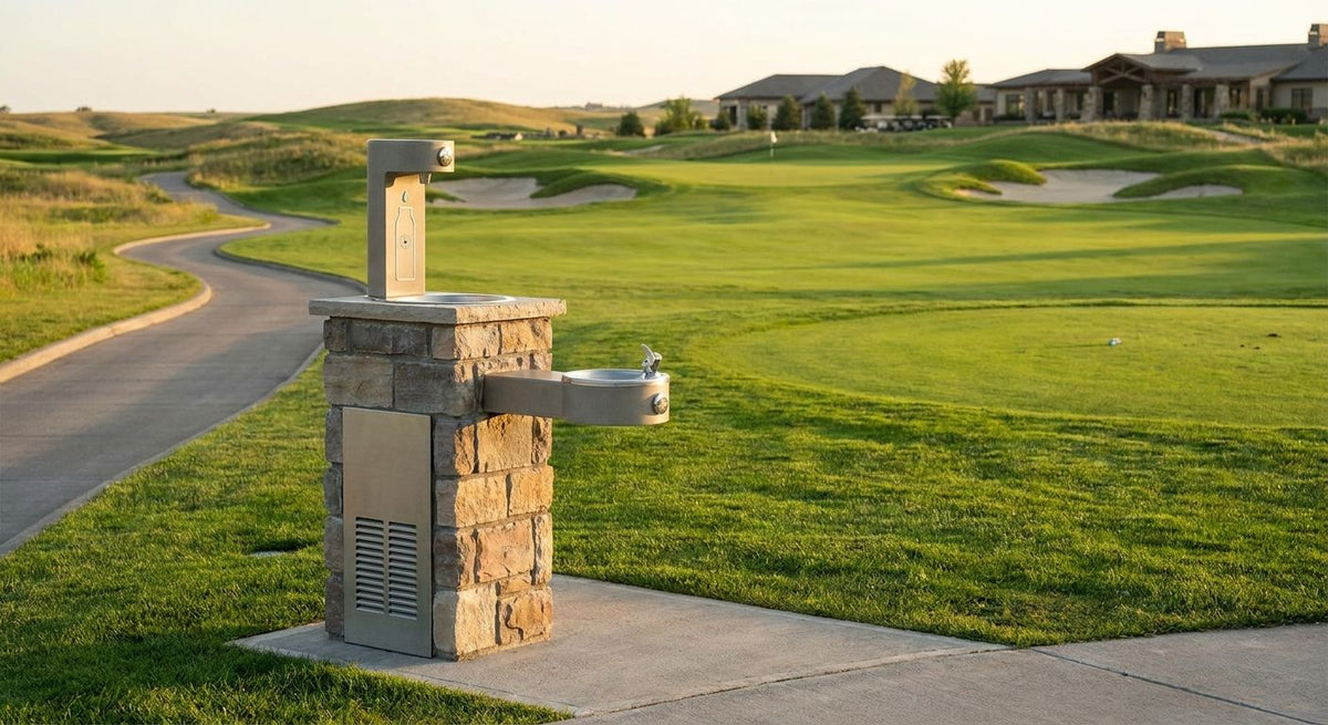 Outdoor drinking fountain for golf courses and country clubs